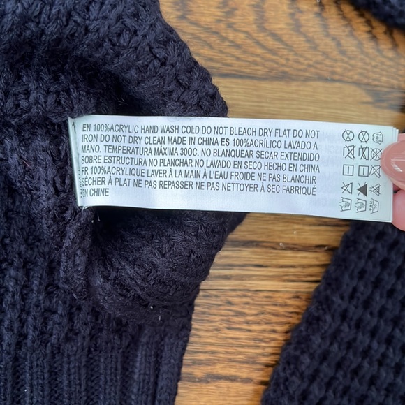 Navy blue cropped knitted long-sleeve sweater from Forever 21. Size M. - Picture 6 of 6